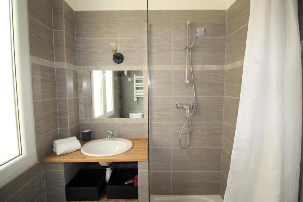 Nice Renting - Notre Dame - Cosy Loft Perfect View On The Roofs Bagian luar foto