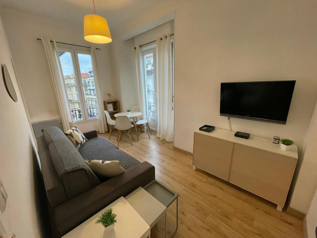 Nice Renting - Notre Dame - Cosy Loft Perfect View On The Roofs Bagian luar foto