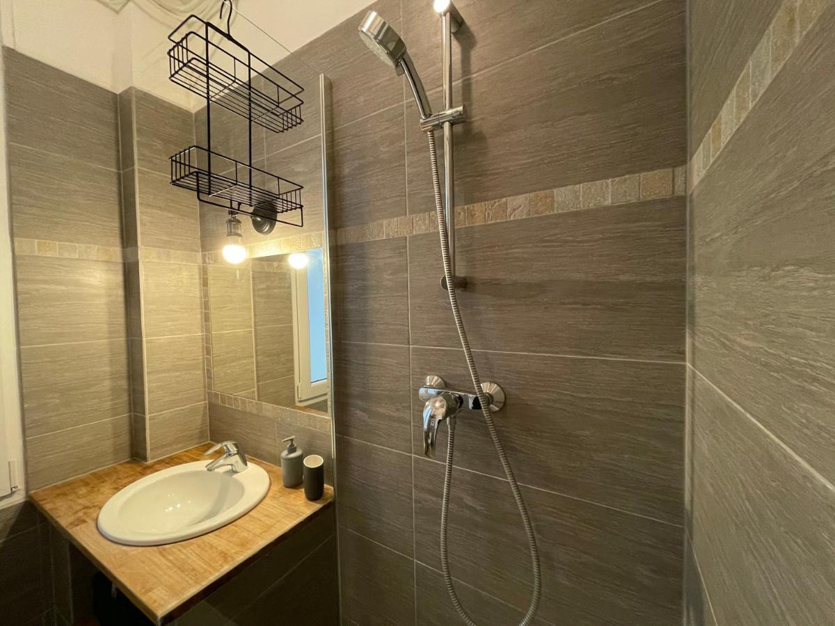 Nice Renting - Notre Dame - Cosy Loft Perfect View On The Roofs Bagian luar foto
